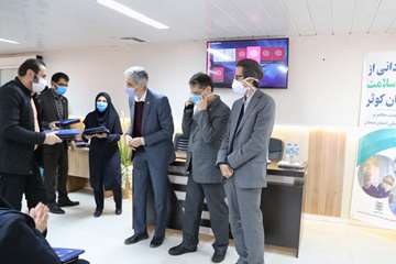 آیین قدردانی از افتخارآفرینان حماسه و ایثار در دوران کرونا ویروس بیمارستان کوثر سمنان99.09.11 